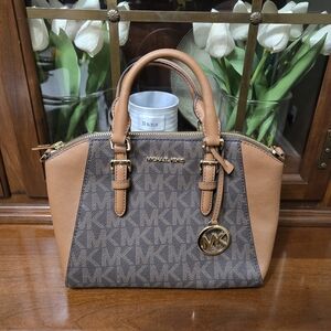 Michael Kors NWT Ciara messenger bag purse